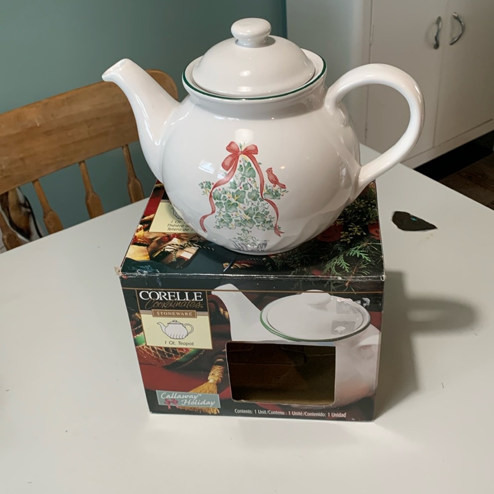 Corelle Coordinates stoneware Callaway holiday teapot Cardinal nib 1 quart